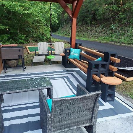 Fabulous Pet-Friendly, Family Cabin With Outdoor Kitchen, Hot Tub, Sauna, Fireplace, Theater Room, Arcade, Pool Table, And Fire Pit Within Minuties Of Dollywood Sevierville Extérieur photo
