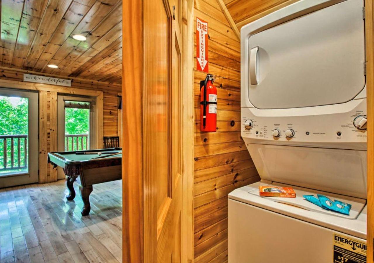 Fabulous Pet-Friendly, Family Cabin With Outdoor Kitchen, Hot Tub, Sauna, Fireplace, Theater Room, Arcade, Pool Table, And Fire Pit Within Minuties Of Dollywood Sevierville Extérieur photo
