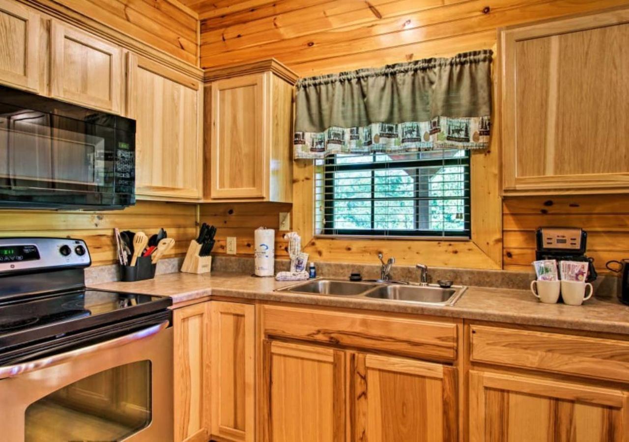 Fabulous Pet-Friendly, Family Cabin With Outdoor Kitchen, Hot Tub, Sauna, Fireplace, Theater Room, Arcade, Pool Table, And Fire Pit Within Minuties Of Dollywood Sevierville Extérieur photo