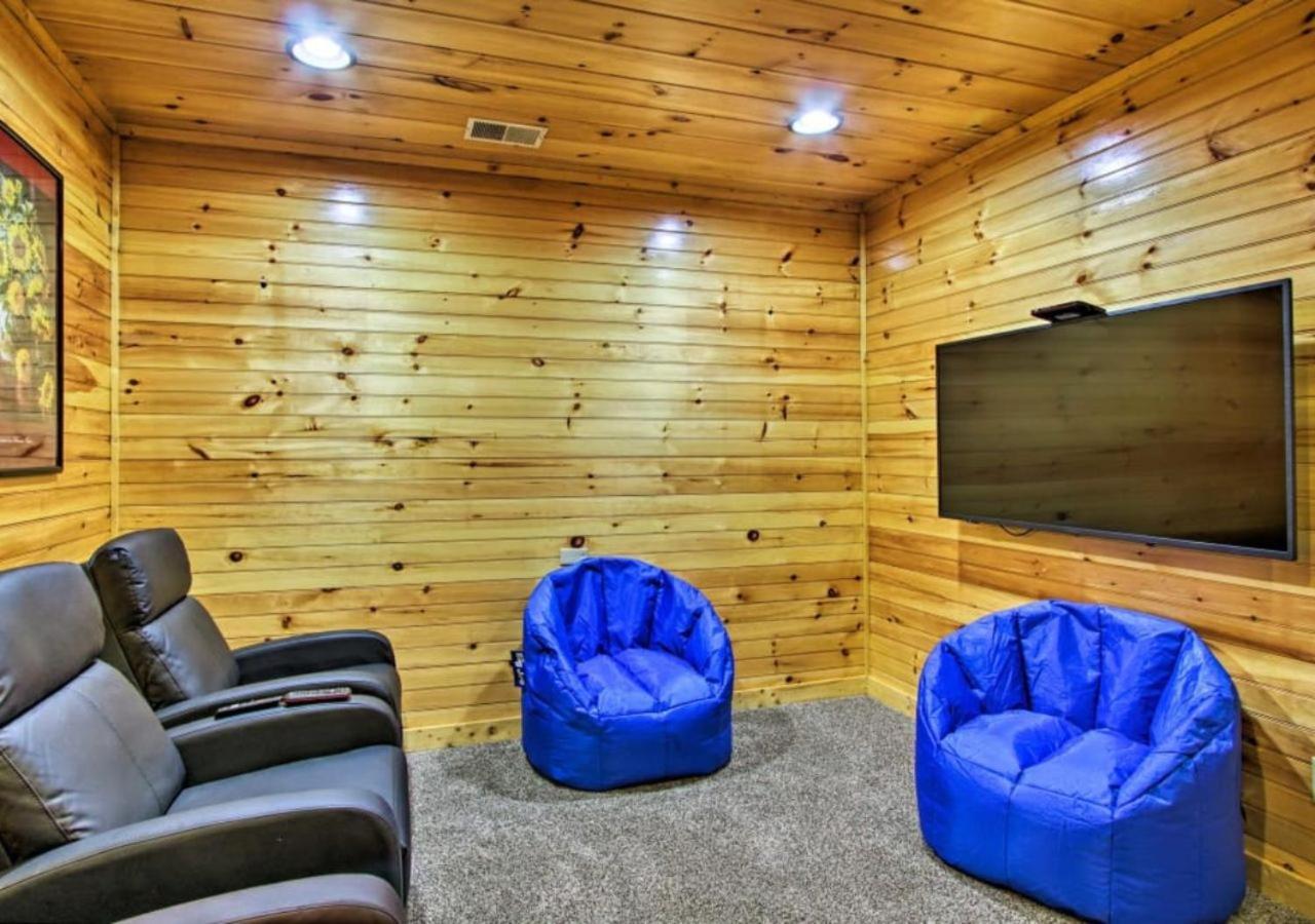 Fabulous Pet-Friendly, Family Cabin With Outdoor Kitchen, Hot Tub, Sauna, Fireplace, Theater Room, Arcade, Pool Table, And Fire Pit Within Minuties Of Dollywood Sevierville Extérieur photo