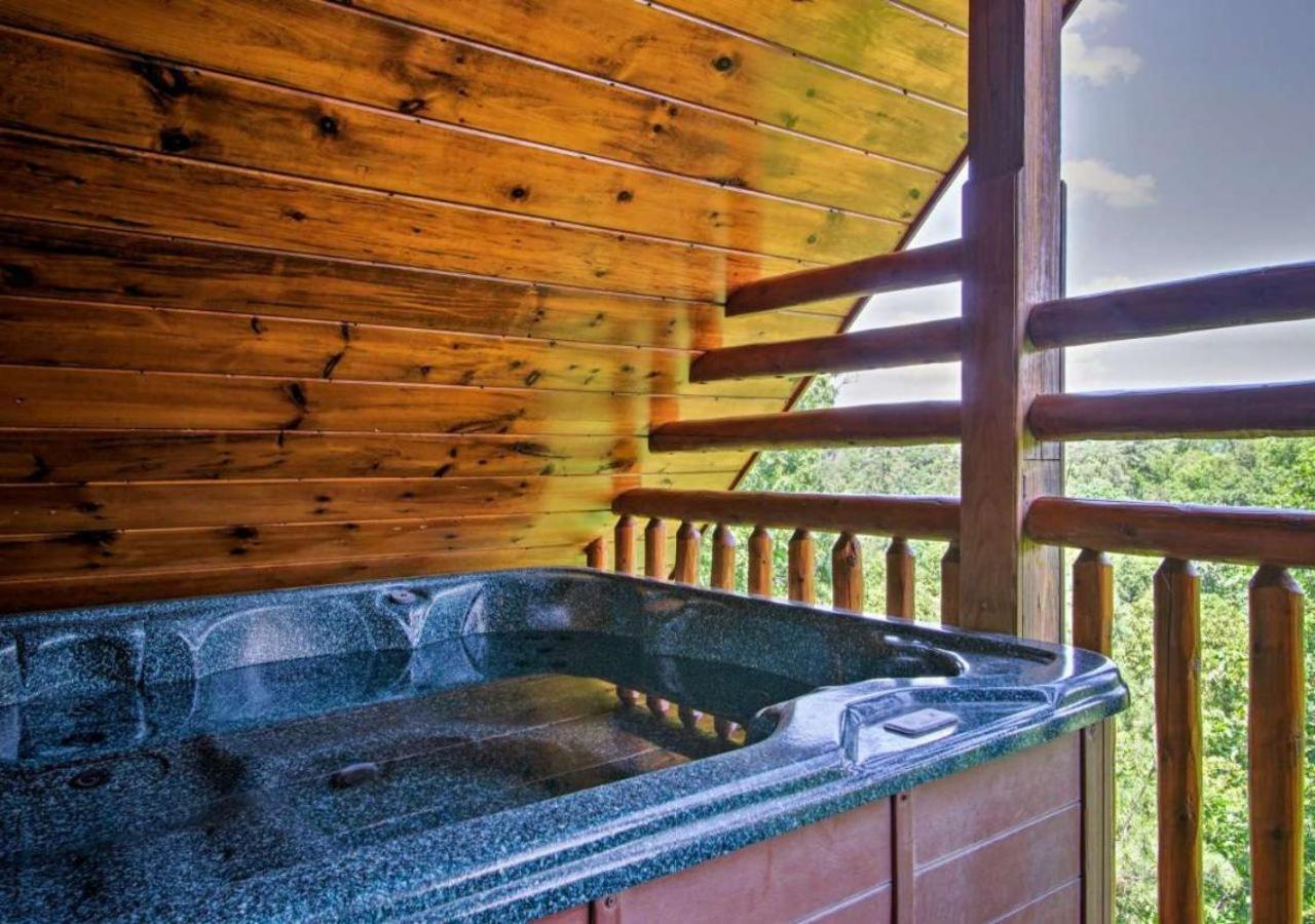 Fabulous Pet-Friendly, Family Cabin With Outdoor Kitchen, Hot Tub, Sauna, Fireplace, Theater Room, Arcade, Pool Table, And Fire Pit Within Minuties Of Dollywood Sevierville Extérieur photo