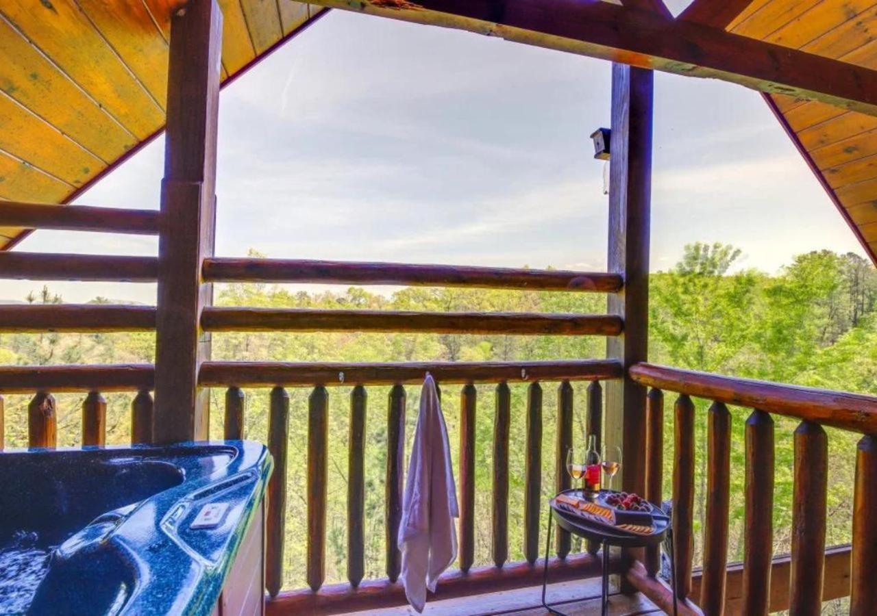 Fabulous Pet-Friendly, Family Cabin With Outdoor Kitchen, Hot Tub, Sauna, Fireplace, Theater Room, Arcade, Pool Table, And Fire Pit Within Minuties Of Dollywood Sevierville Extérieur photo
