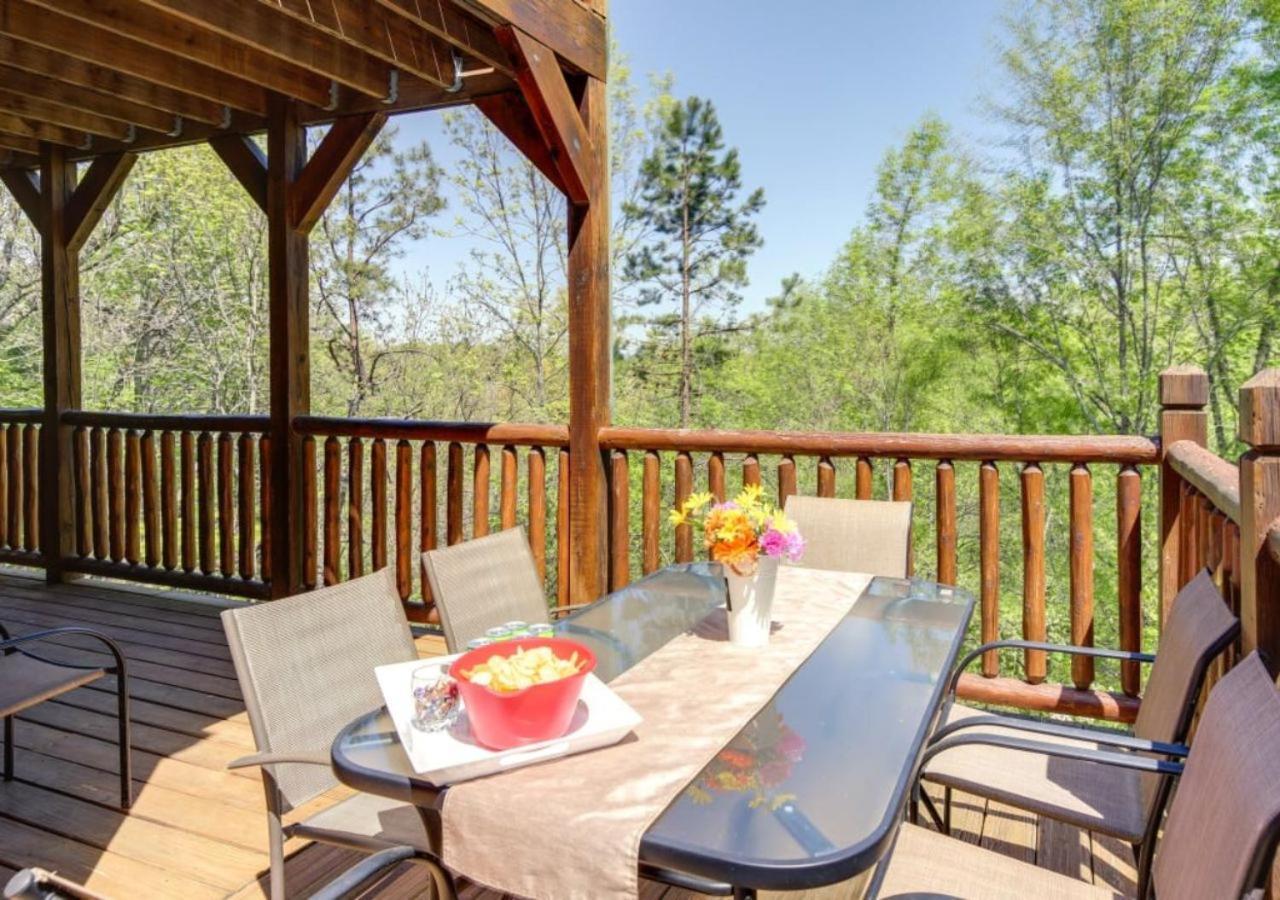 Fabulous Pet-Friendly, Family Cabin With Outdoor Kitchen, Hot Tub, Sauna, Fireplace, Theater Room, Arcade, Pool Table, And Fire Pit Within Minuties Of Dollywood Sevierville Extérieur photo