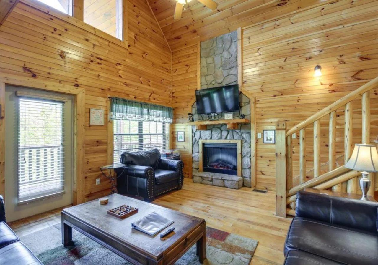 Fabulous Pet-Friendly, Family Cabin With Outdoor Kitchen, Hot Tub, Sauna, Fireplace, Theater Room, Arcade, Pool Table, And Fire Pit Within Minuties Of Dollywood Sevierville Extérieur photo