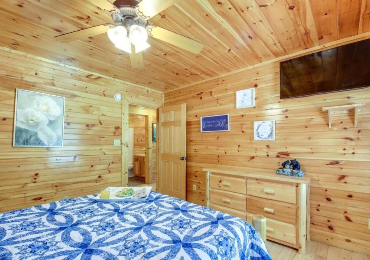 Fabulous Pet-Friendly, Family Cabin With Outdoor Kitchen, Hot Tub, Sauna, Fireplace, Theater Room, Arcade, Pool Table, And Fire Pit Within Minuties Of Dollywood Sevierville Extérieur photo