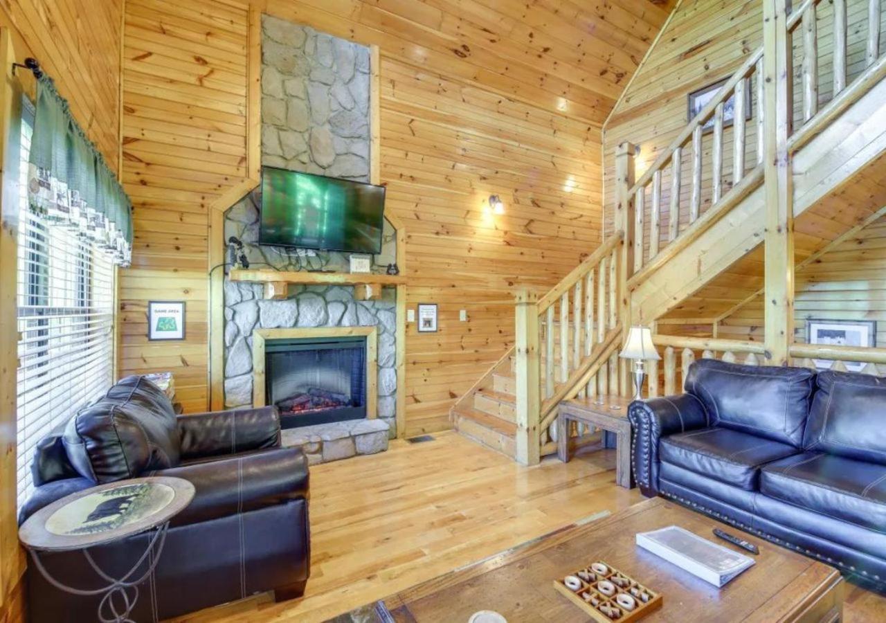 Fabulous Pet-Friendly, Family Cabin With Outdoor Kitchen, Hot Tub, Sauna, Fireplace, Theater Room, Arcade, Pool Table, And Fire Pit Within Minuties Of Dollywood Sevierville Extérieur photo