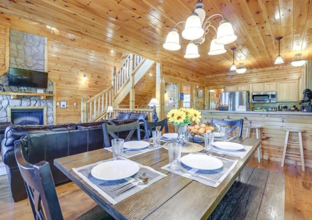 Fabulous Pet-Friendly, Family Cabin With Outdoor Kitchen, Hot Tub, Sauna, Fireplace, Theater Room, Arcade, Pool Table, And Fire Pit Within Minuties Of Dollywood Sevierville Extérieur photo