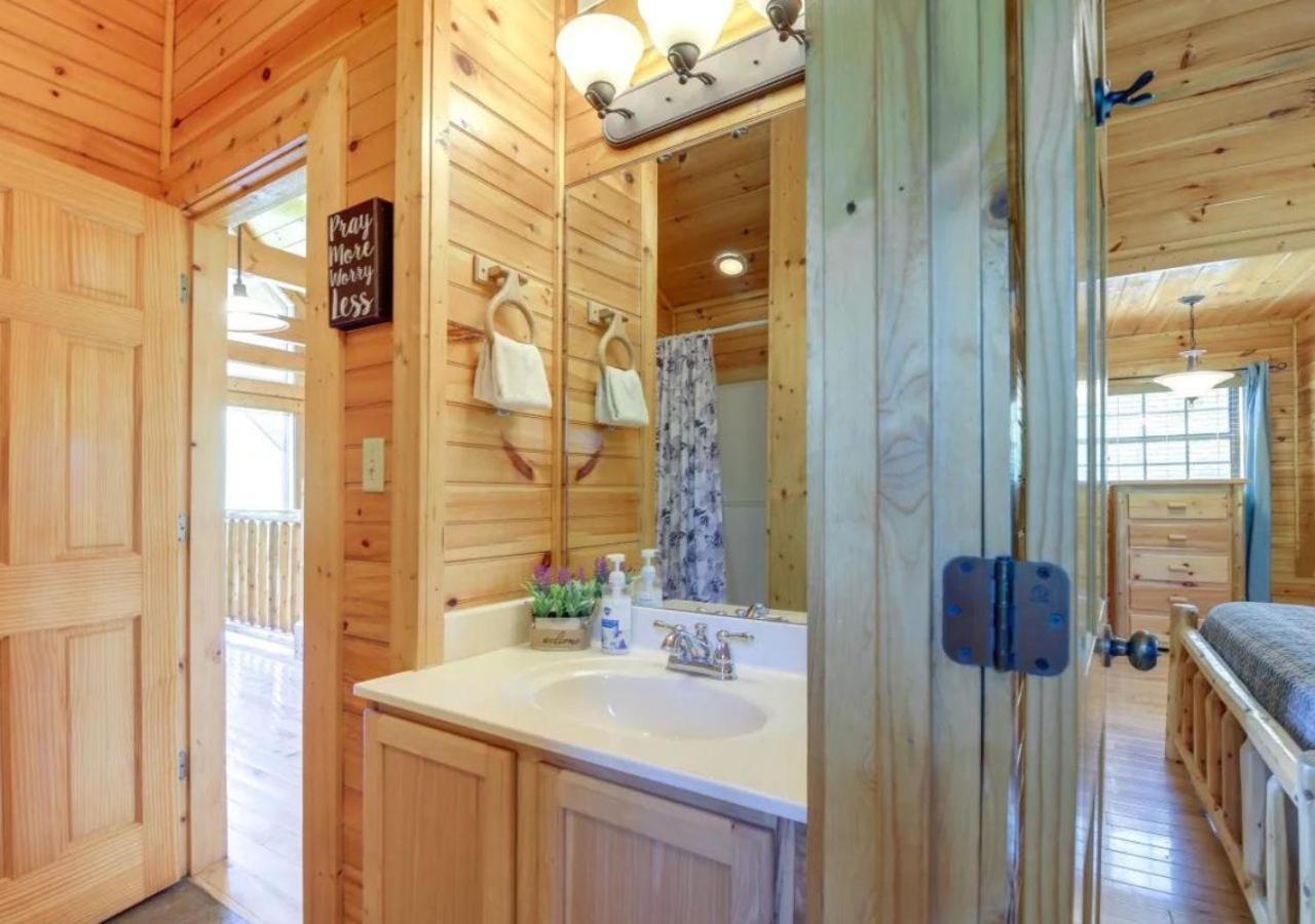 Fabulous Pet-Friendly, Family Cabin With Outdoor Kitchen, Hot Tub, Sauna, Fireplace, Theater Room, Arcade, Pool Table, And Fire Pit Within Minuties Of Dollywood Sevierville Extérieur photo