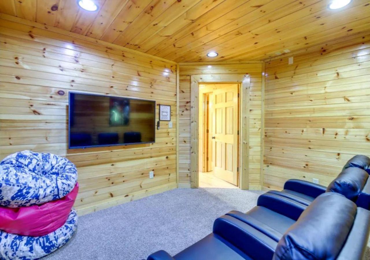 Fabulous Pet-Friendly, Family Cabin With Outdoor Kitchen, Hot Tub, Sauna, Fireplace, Theater Room, Arcade, Pool Table, And Fire Pit Within Minuties Of Dollywood Sevierville Extérieur photo
