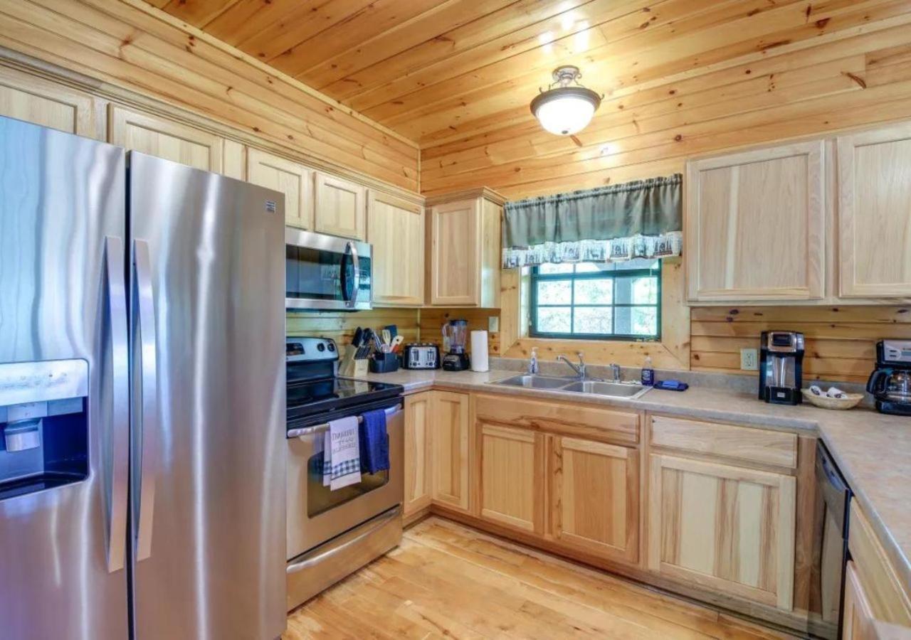 Fabulous Pet-Friendly, Family Cabin With Outdoor Kitchen, Hot Tub, Sauna, Fireplace, Theater Room, Arcade, Pool Table, And Fire Pit Within Minuties Of Dollywood Sevierville Extérieur photo